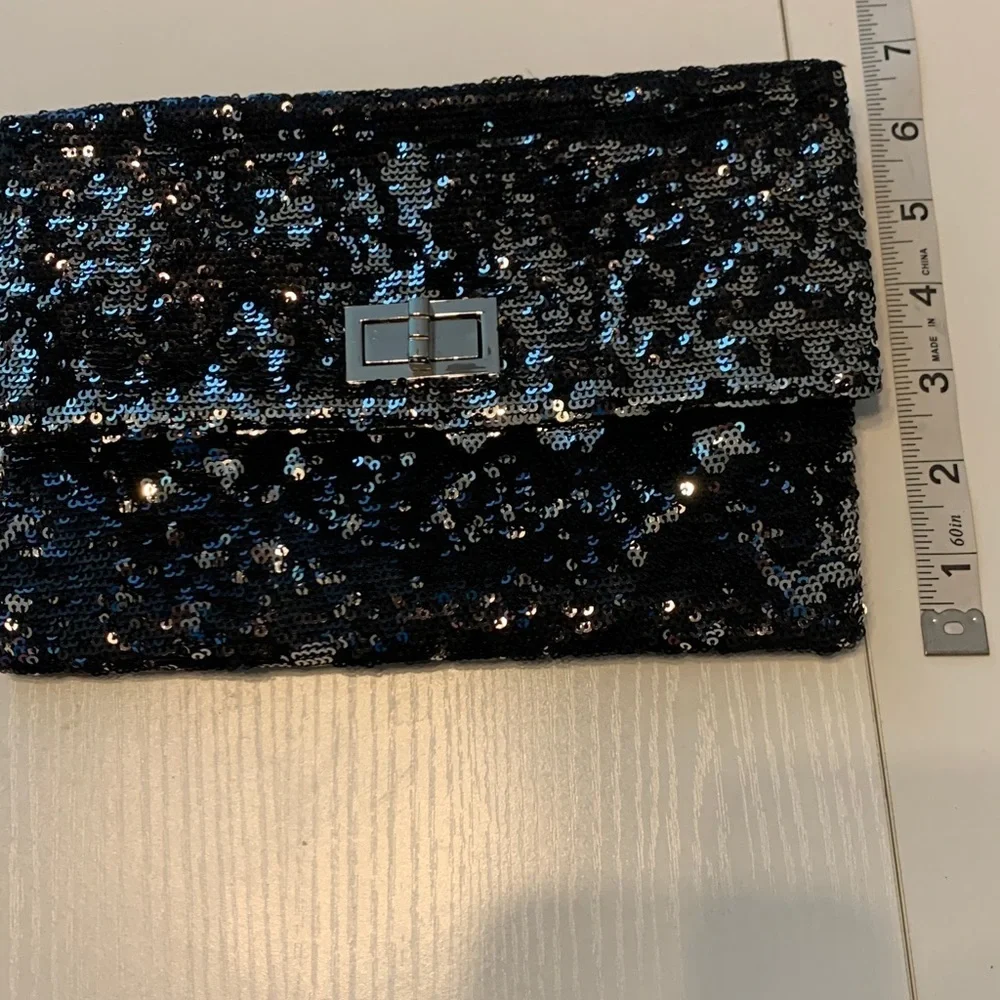 Mossimo Clutch